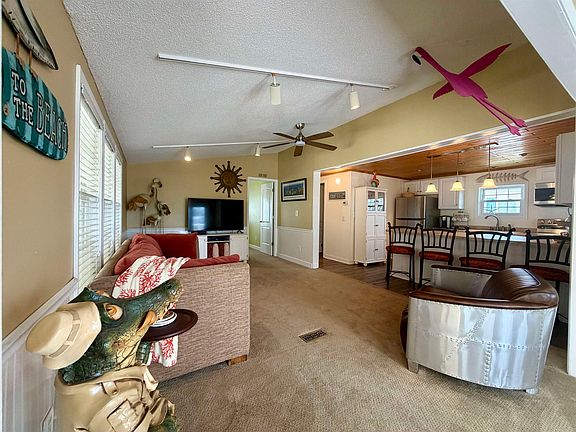 4th image of 1876 Sunrise Dr.