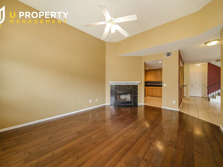 3325 Devonshire Dr — Photo 3