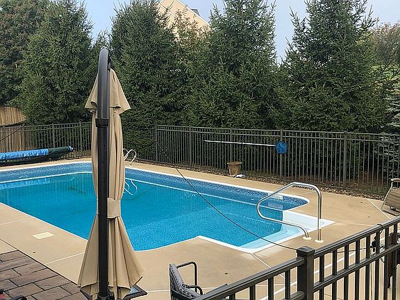 5th image of 102 Hearthstone Ct