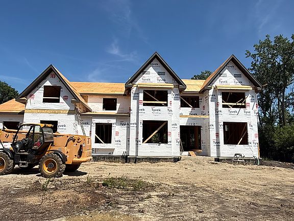 3rd image of 855 Fox Trail Ct