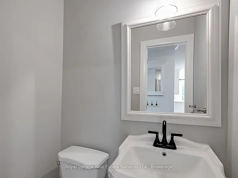 1484 Princeton Cres — Photo 14