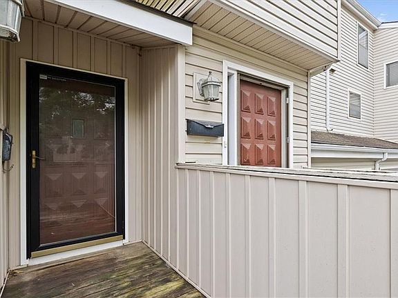 3rd image of 8605 W 109th St