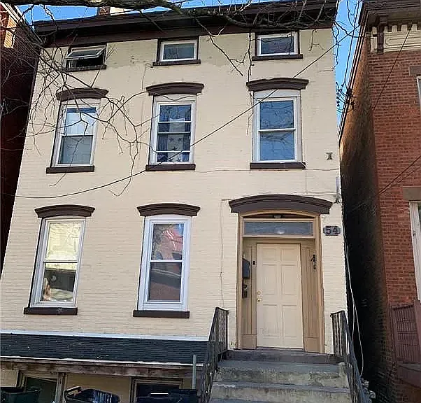 54 Johnston St #C — Photo 1