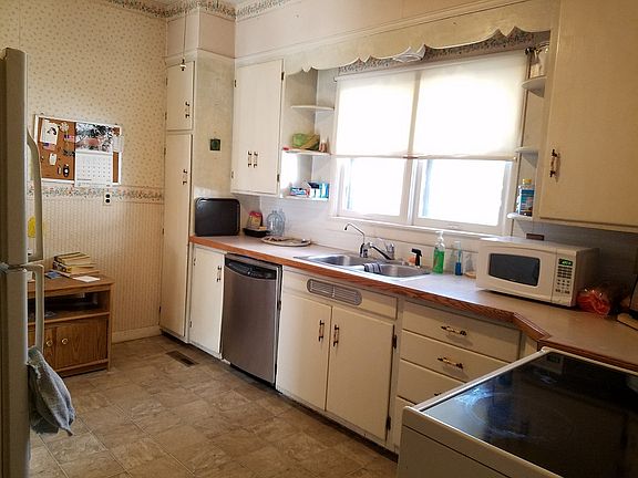 3rd image of 615 N Iowa Ave
