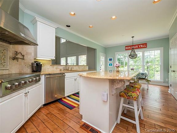 5th image of 7319 Versailles Ln