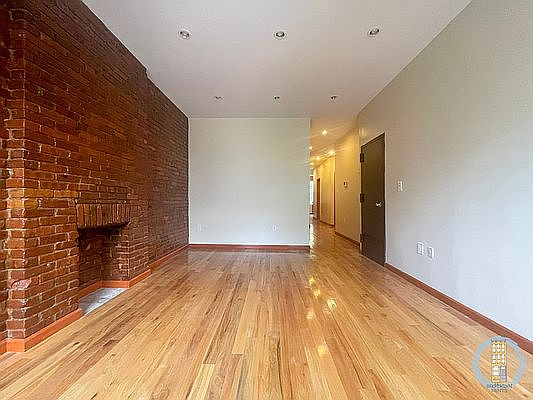 4th image of 126 Jefferson Ave APT 2