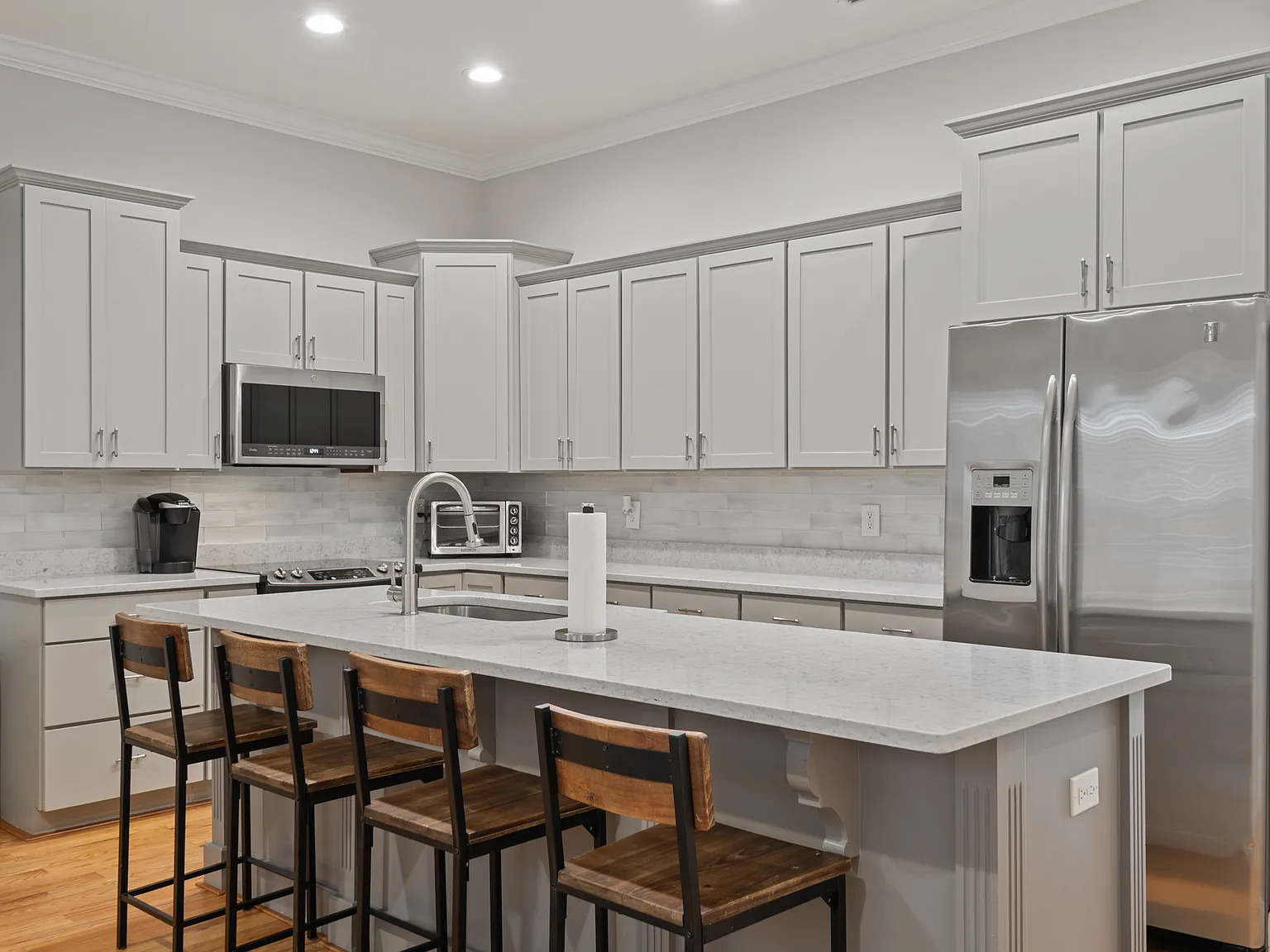 4 bed, 2260 sqft, $3,800 — Photo 3