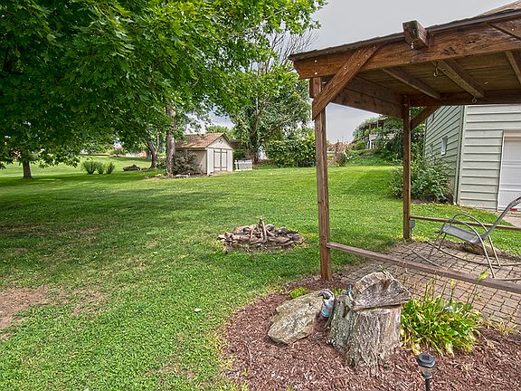 Covered eating area