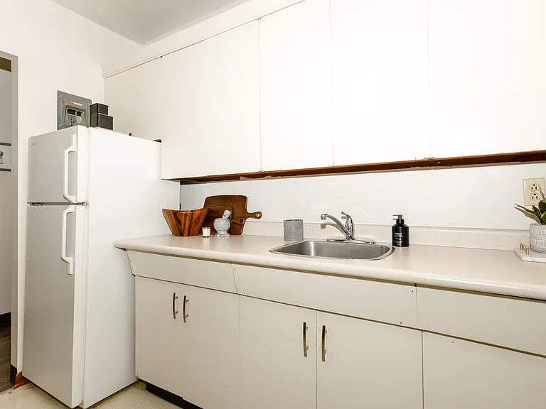 1051 Taylor Ave — Photo 21