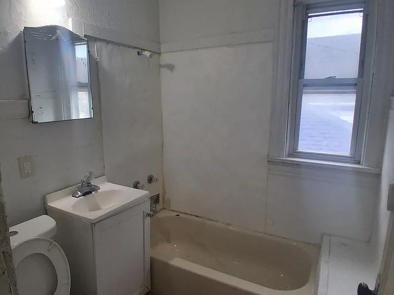 1231A W Windlake Ave — Photo 3