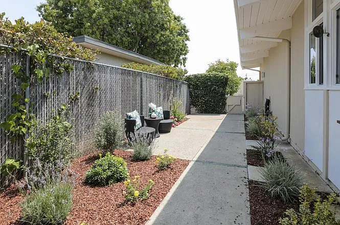 3 bed, 1200 sqft, $5,500 — Photo 2