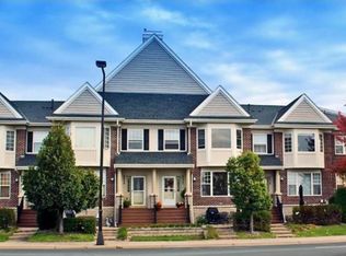 8022 Golden Valley Rd, Golden Valley, MN 55427