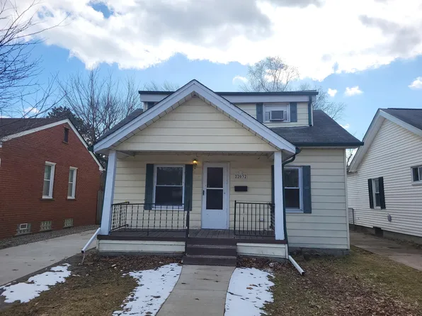 22032 Elizabeth St, Saint Clair Shores, MI 48080