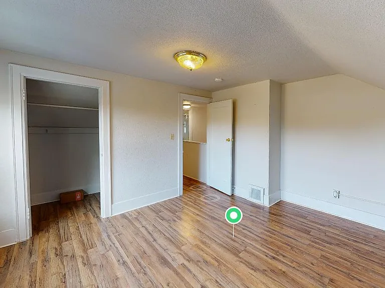 2808 E Spring St — Photo 10
