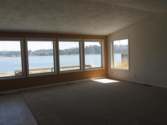 5th image of 405 NW Alsea Bay Dr