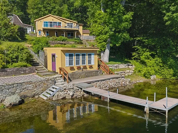 21 Carrier Ln, Sutton, MA 01590
