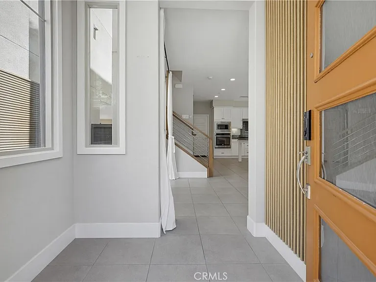 215 Carmine — Photo 4