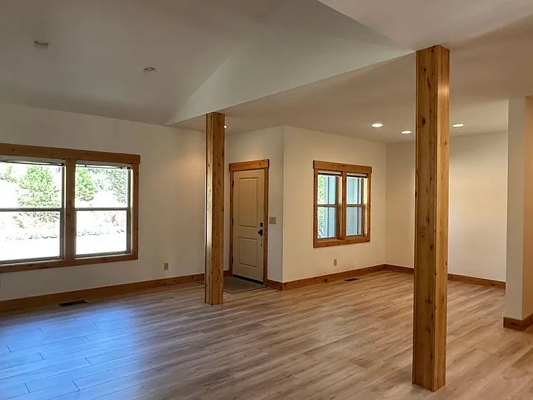 115 NW Mount Washington Dr — Photo 5