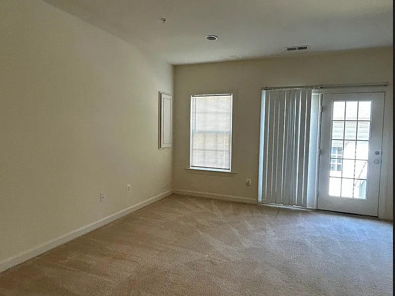 4066 Finsbury Ln — Photo 4