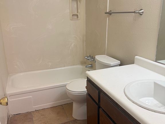 3rd image of 653 W San Juan St