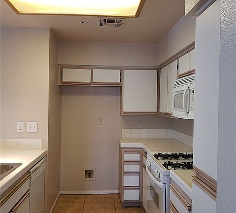 5th image of 6658 Canterbury Dr Unit 204