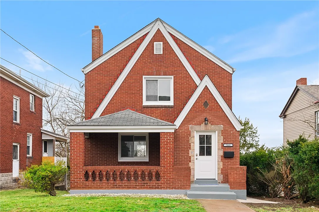 2441 Dewey St photo 1