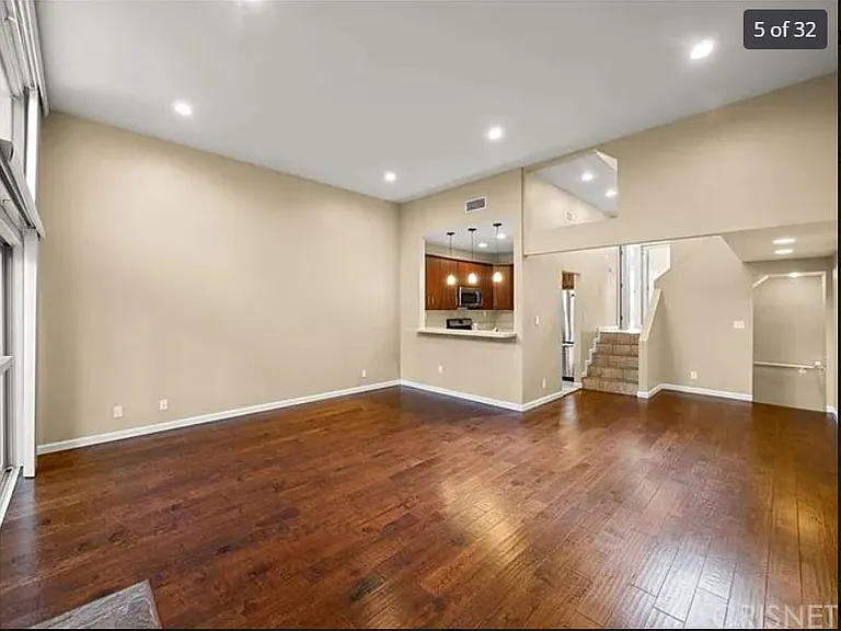 2054 Los Feliz Dr — Photo 3