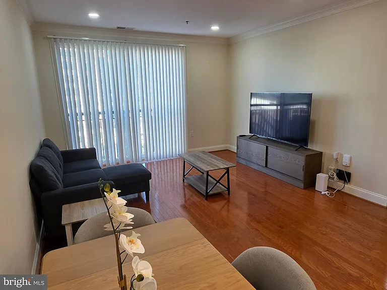 38 Maryland Ave #Penthouse 608 — Photo 8