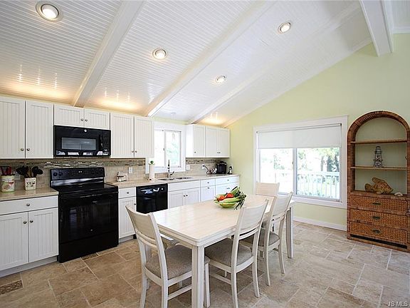 4th image of 1072 Long Beach Blvd #A