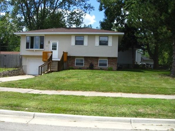 647 Faircrest Ave NW