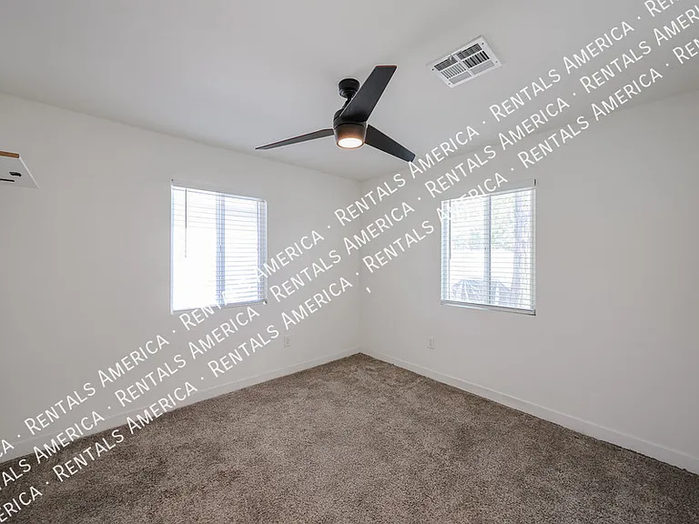1909 E Indianola Ave — Photo 35