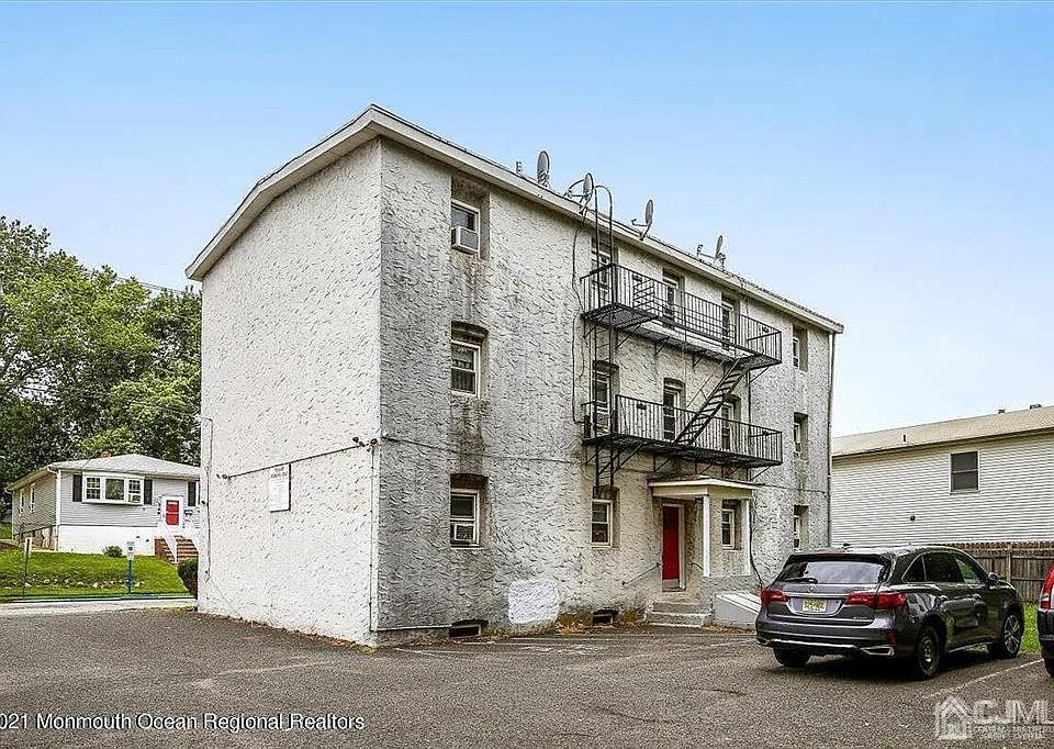 2nd image of 168 Fulton St