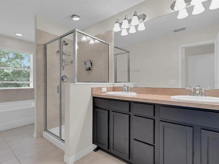 1041 Laurel Ridge Ln — Photo 12