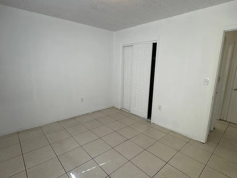 1750 NE 149th St — Photo 8
