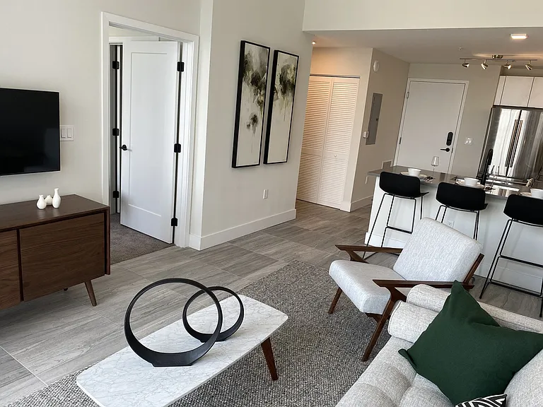 Avery Dania Pointe Apartments — Photo 6