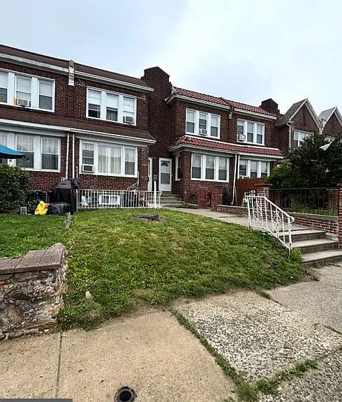 1422 Fanshawe St — Photo 1