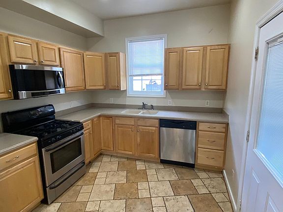5th image of 1510 W Cary St