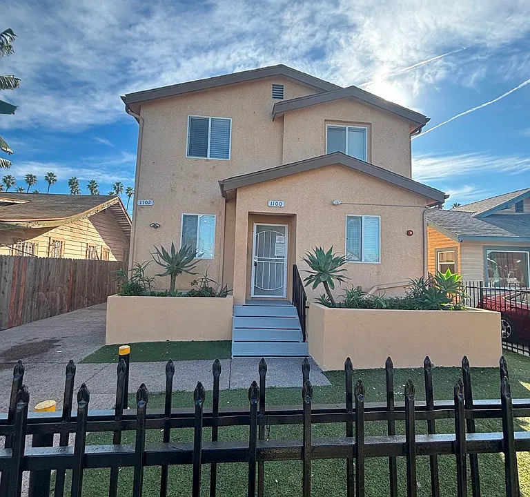 1102 W 54th St