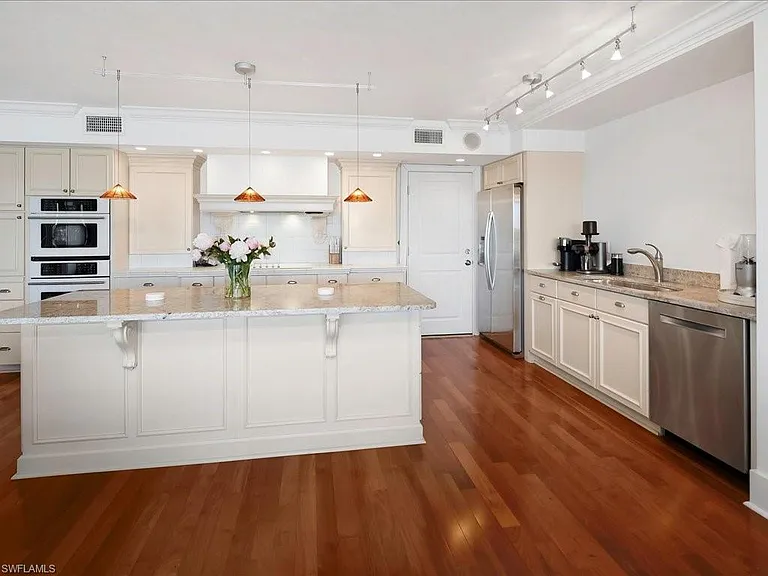 2750 Gulf Shore Blvd N #602 — Photo 12