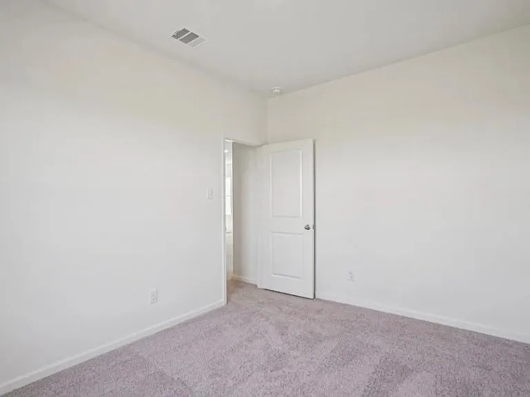 2211 Meadow Park Dr — Photo 10