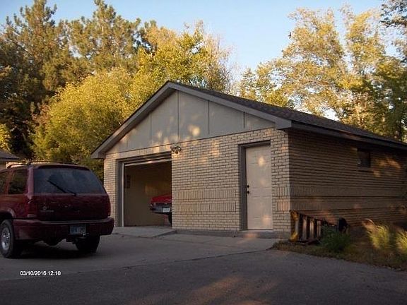 3rd image of 704 Skyline Dr