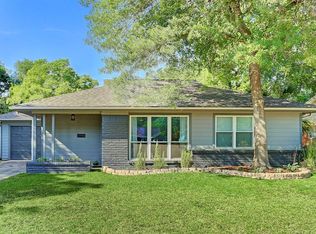 6630 Roos Rd, Houston, TX 77074