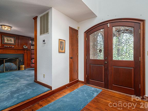 4th image of 1432 Laurel Ln