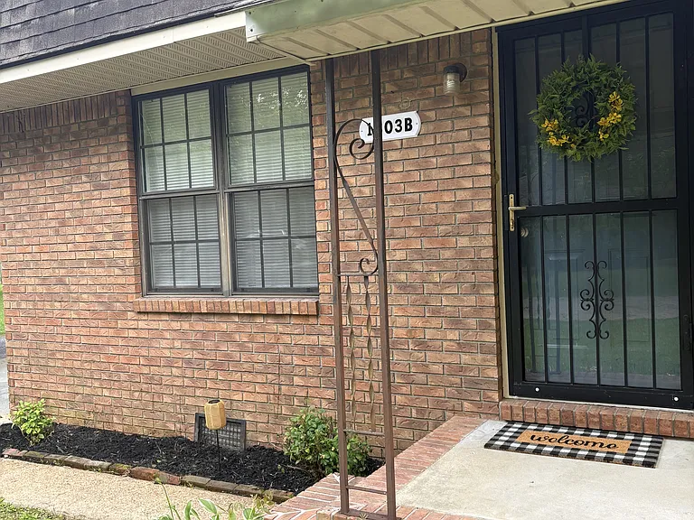 1803 Thomas Ln #B — Photo 15
