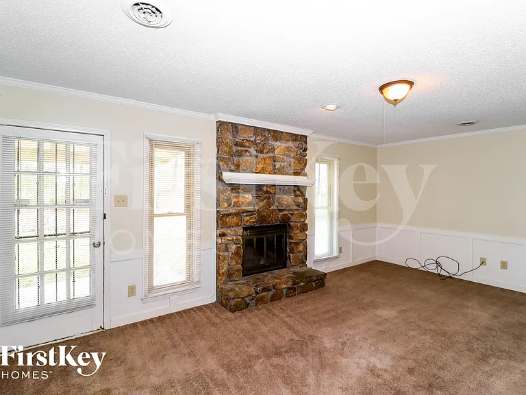 2786 Dromedary Dr — Photo 3