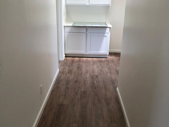 5th image of 714 Varsi Pl