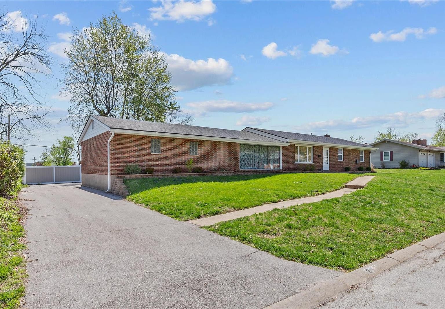 2 Hazelwood Ln, Hazelwood, MO 63042 Zillow