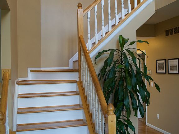 5th image of 606 W Hanna Ave