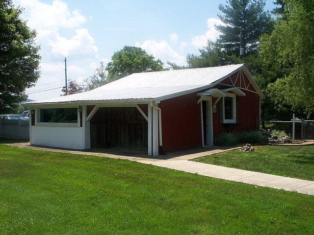 1st image of 341B Tipton Ln