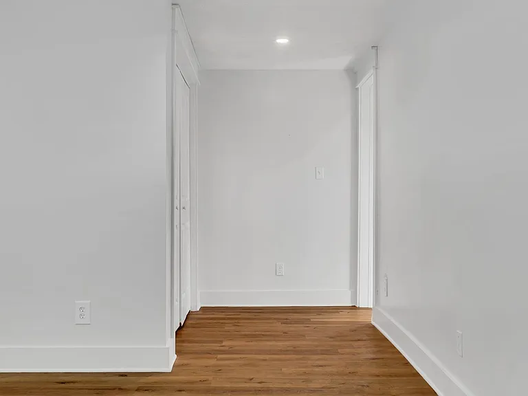 402 England St E — Photo 19